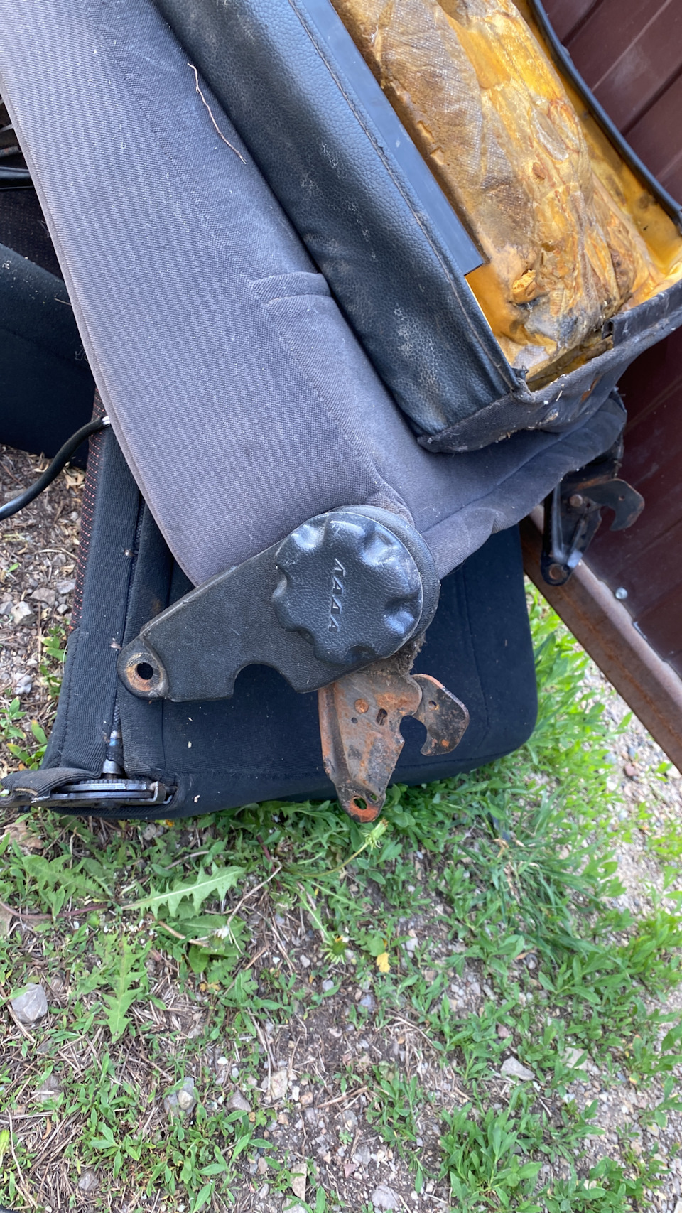 От какой машины точно эти сиденья я не знаю — Lada Приора хэтчбек