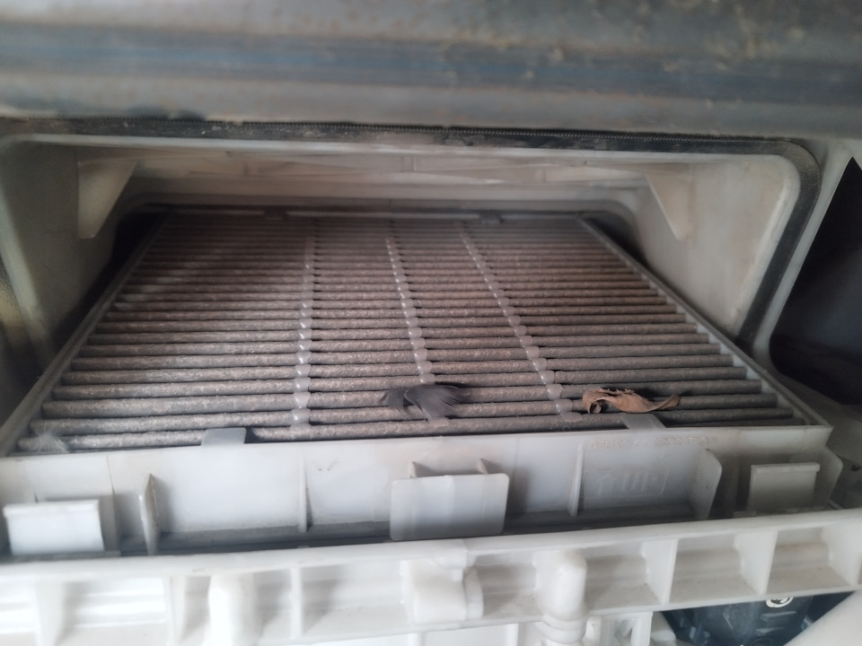 Вид не очень у него, зато фильтр Denso немного-немало. — Toyota Mark X (GRX120)