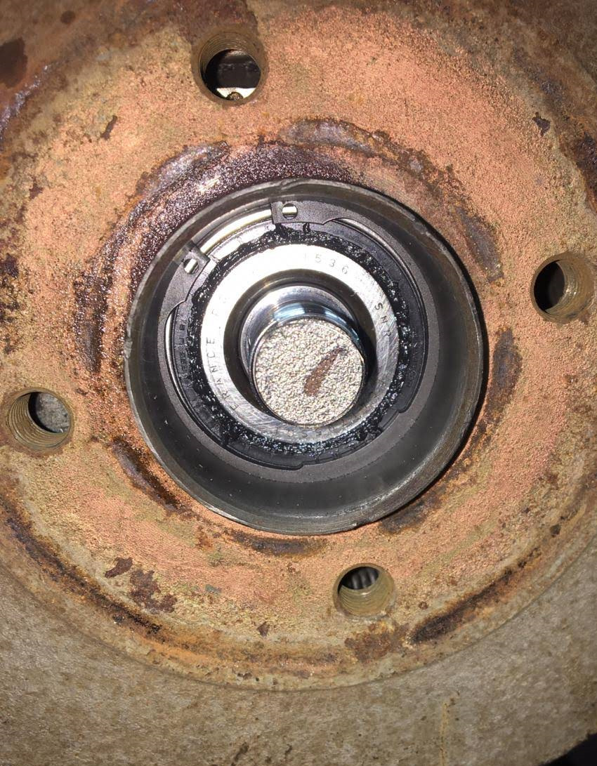 снять крышку ступицы. подшипник ступицы заднее колесо хендай акцент. головкой «на30» ослабляем гайку подшипника ступицы. шайба гайки ступицы ваз 2114 переднего колеса. ступичный подшипник колеса на авто.