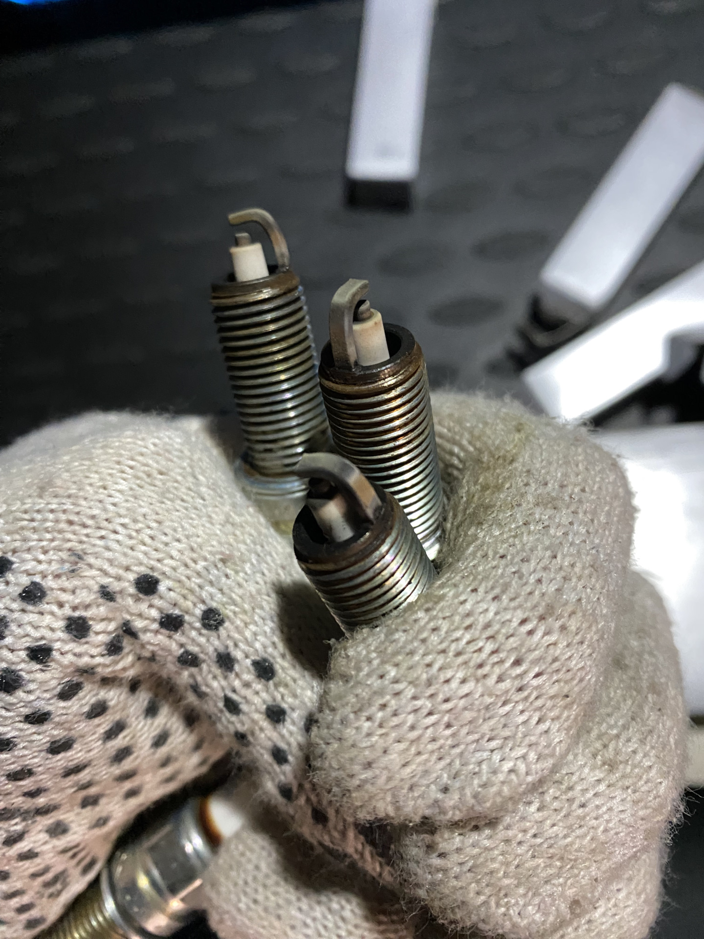 Вибрация на холостых и в начале движения. Замена свечей. — Hyundai ...