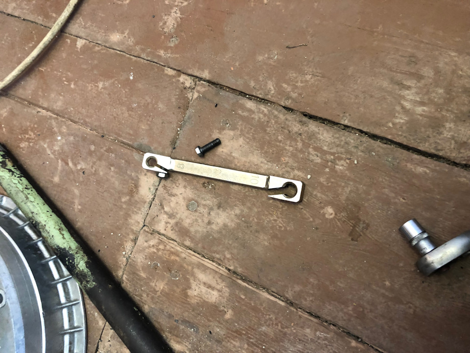 Биение педали тормоза при торможении, замена тормозных барабанов ...