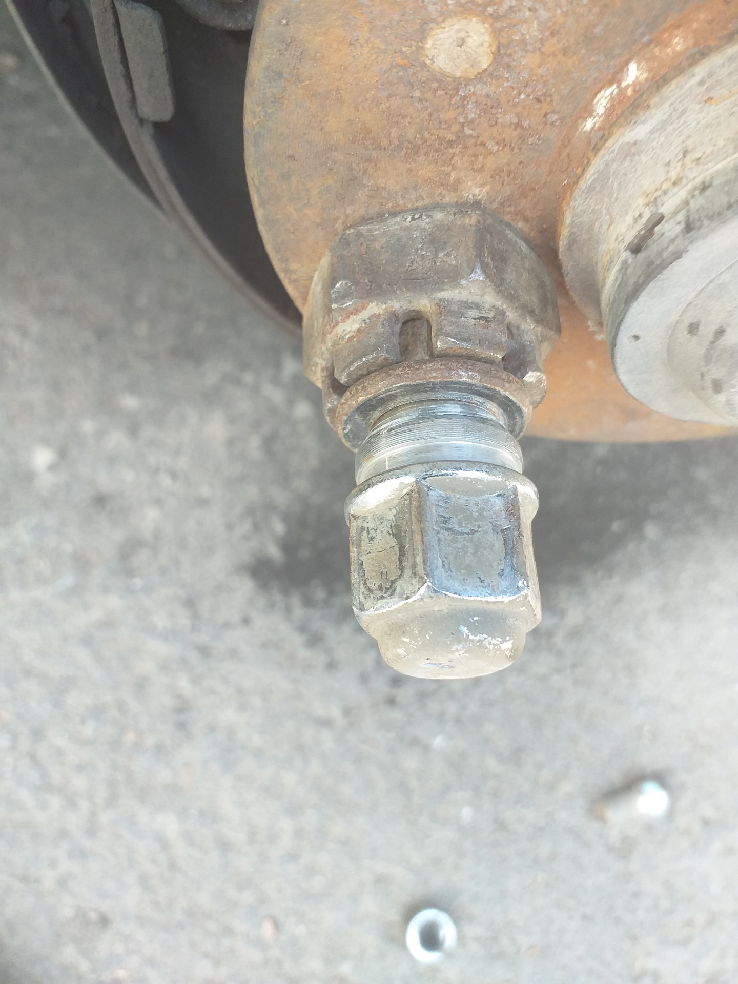 Замена шпильки задней ступицы — Hyundai Accent (2G), 1,5 л., 2008 года ...