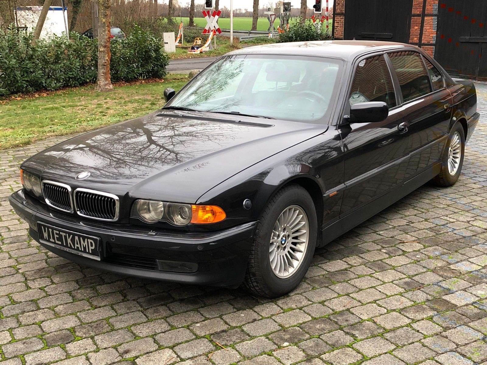 Bmw 750il e38. BMW 750 e38. BMW e38 750i. BMW 750il е38. БМВ 750 е38.