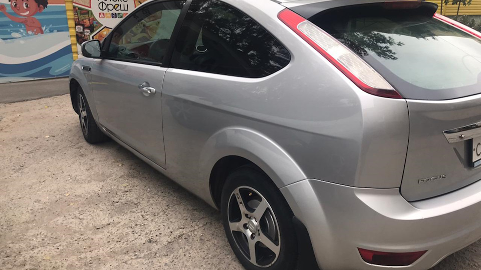 При включённом ближнем горят все поворотники на правой стороне — Ford ...