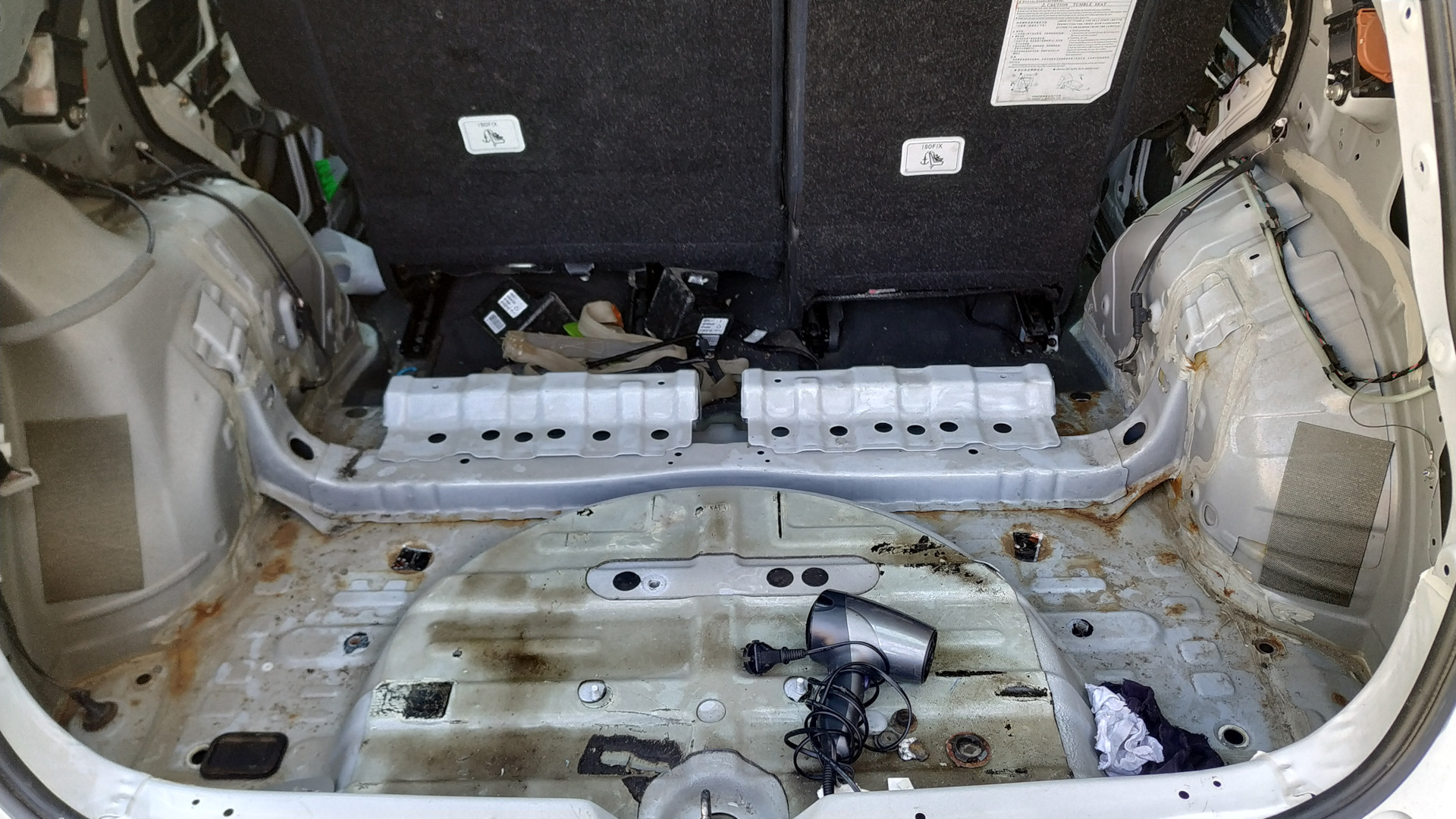 Geely emgrand x7 2014. Замена заглушек кузова — Geely Emgrand X7, 2 л ...