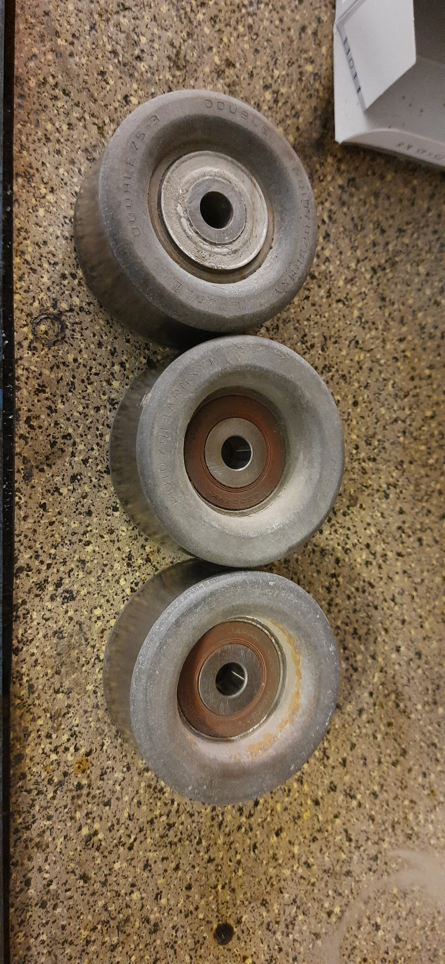 ролик кондиционера 2c toyota. обводной ролик прадо 150 дизель. тойота ленд крузер 100 4,7 ролик ремня генератора подшипник. подшипник обводного ролика прадо 120. подшипник обводного ролика тойота прадо 120.