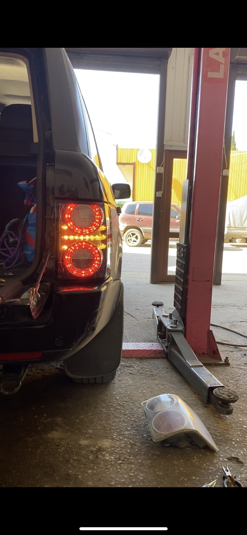 Задние фонари рестайлинг — Land Rover Range Rover (3G), 4,4 л, 2008 ...