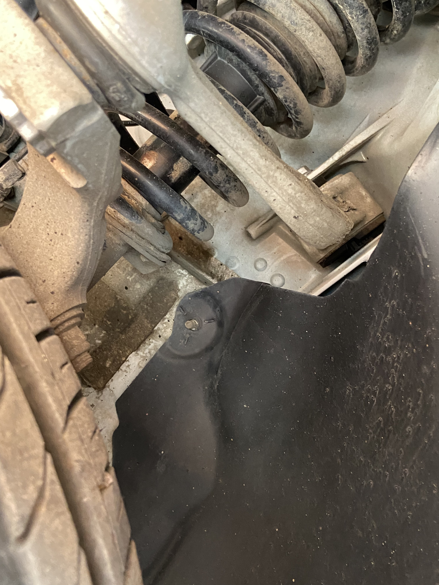 Минус шина (порез) — Mercedes-Benz E-class (W213), 2 л, 2019 года ...