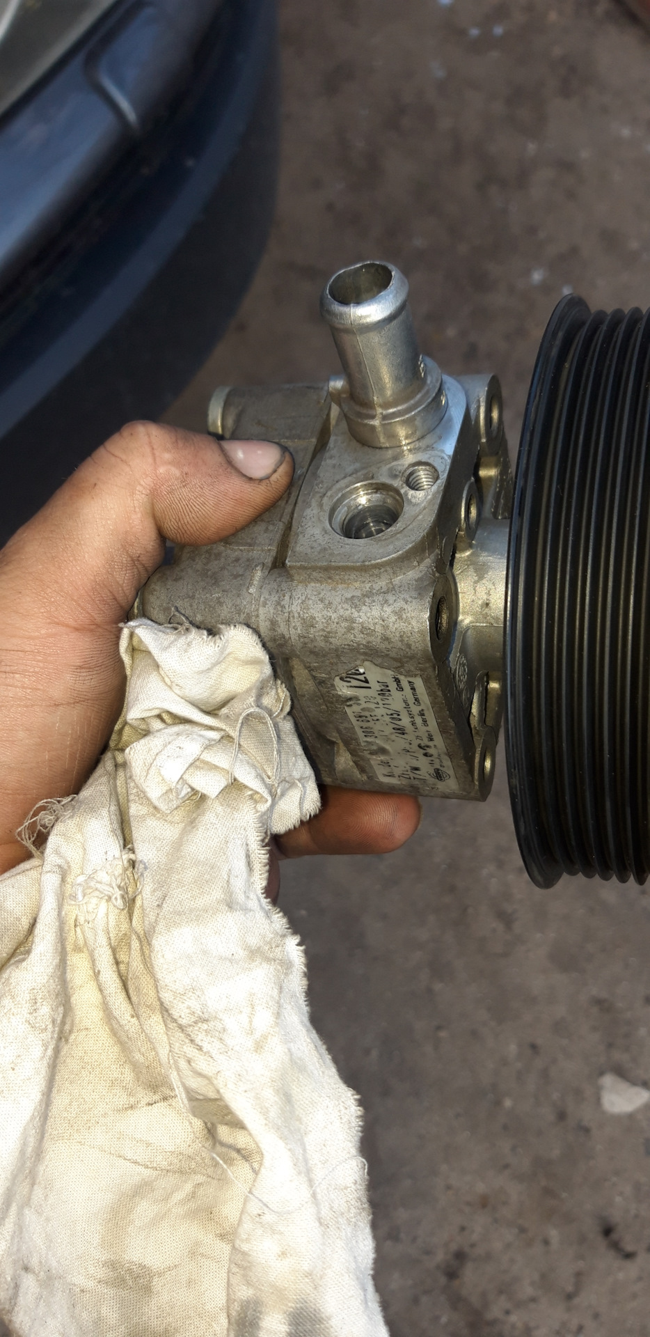 Потеет сальник насоса гур — Volvo XC90 (1G), 2,4 л, 2006 года ...