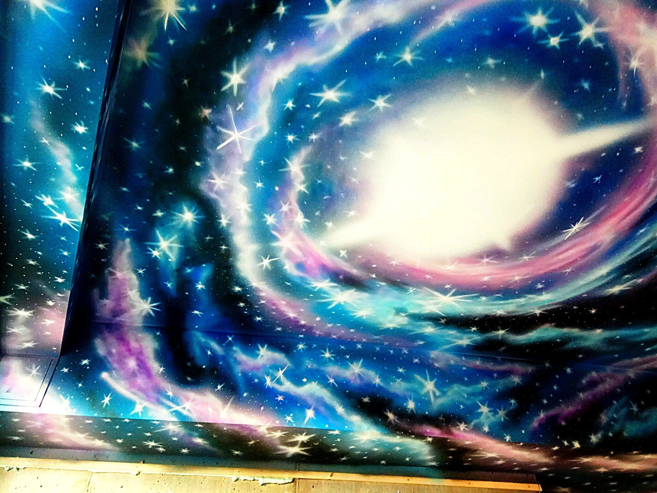 Роспись потолка космос