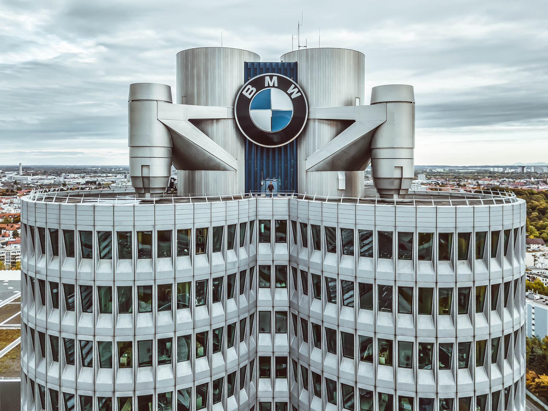 Здание BMW В Мюнхене