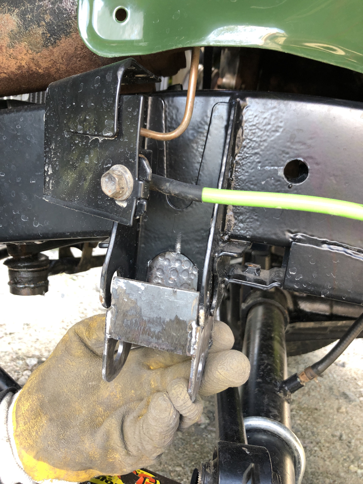 Крепление тяги панара. — Daihatsu Rocky (1G), 2,8 л, 1987 года | своими ...