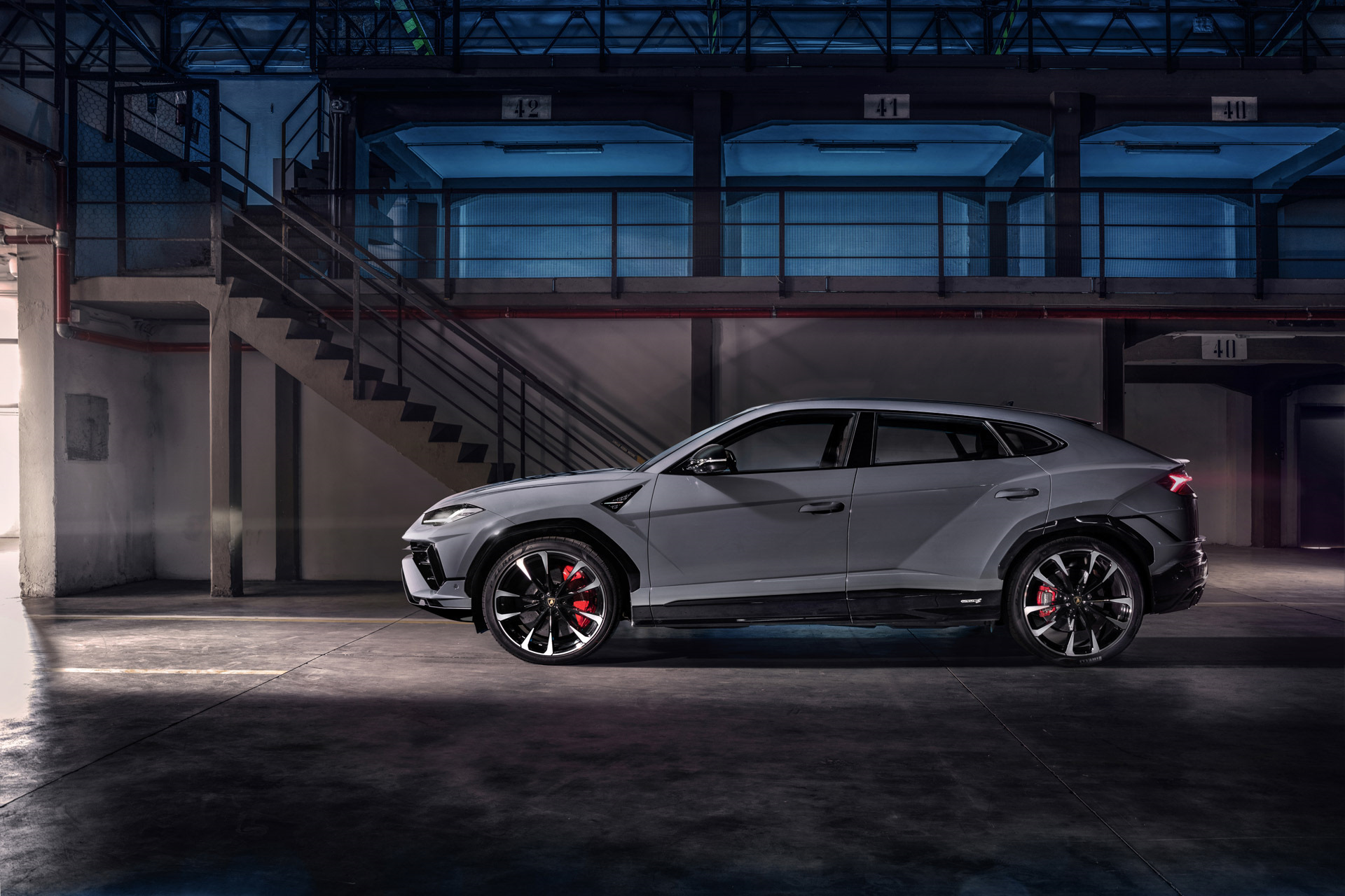 Lamborghini Urus v 12