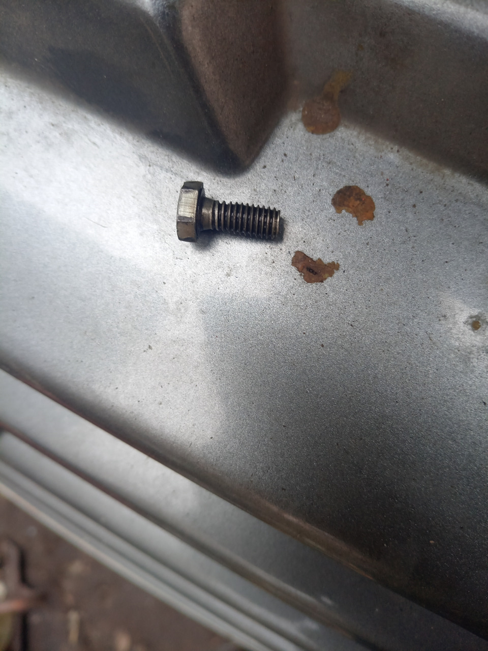 Видно утоньшение на другом болтика — Lada 2120 Надежда