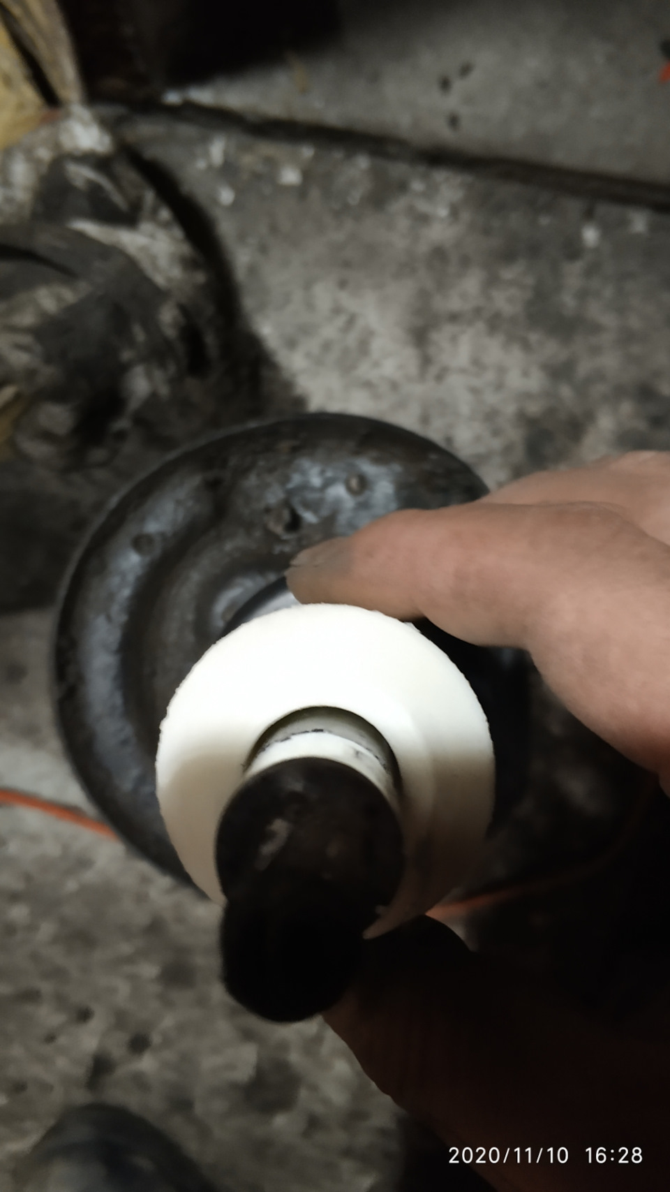 Вот по таким замером видно что новый отбойнок болтается на старом штоке — Lada Vesta SW Cross (1G)