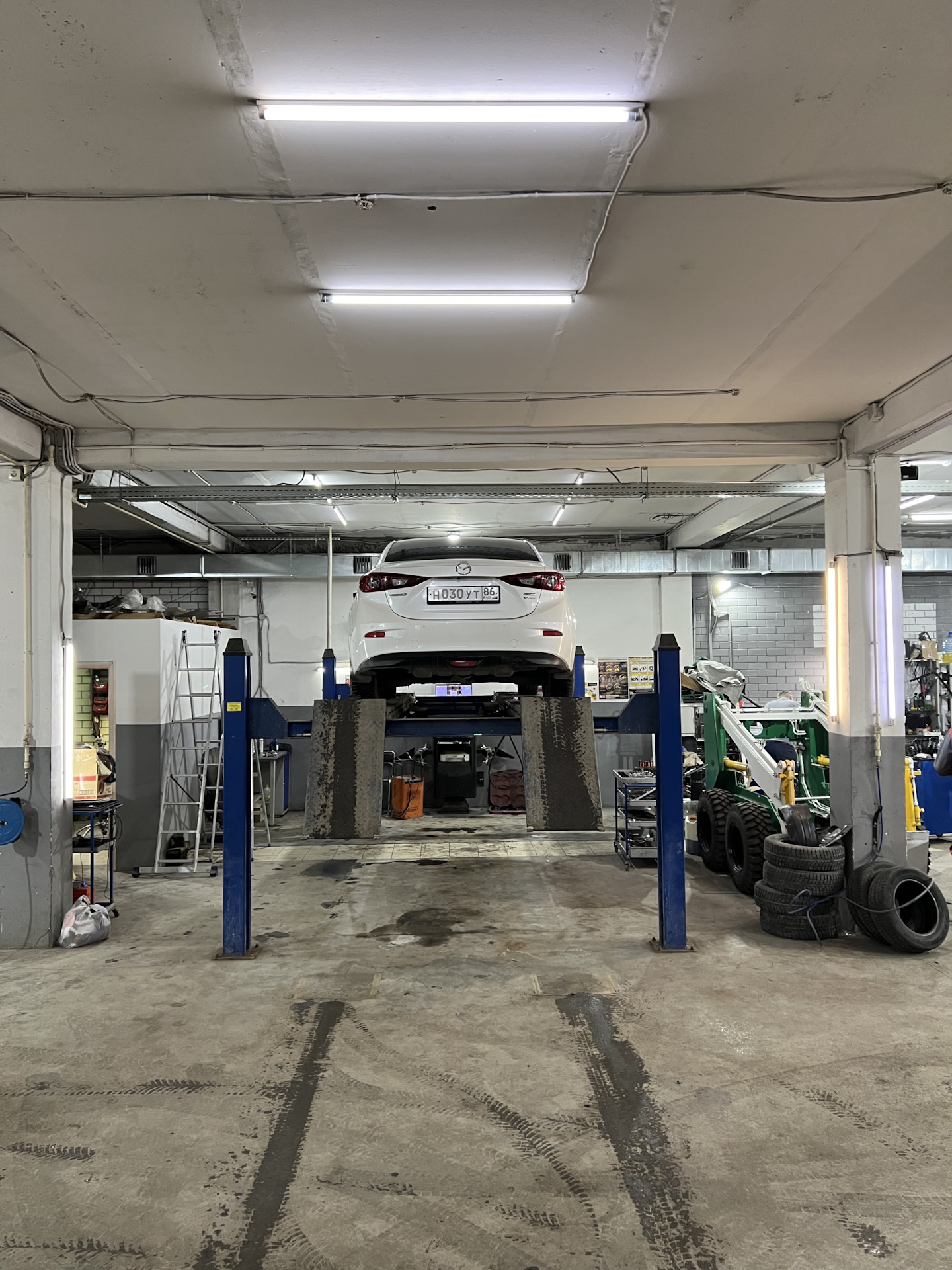 Замена : передние диски, колодки — Mazda 3 (3G) BM, 1,5 л, 2014 года ...