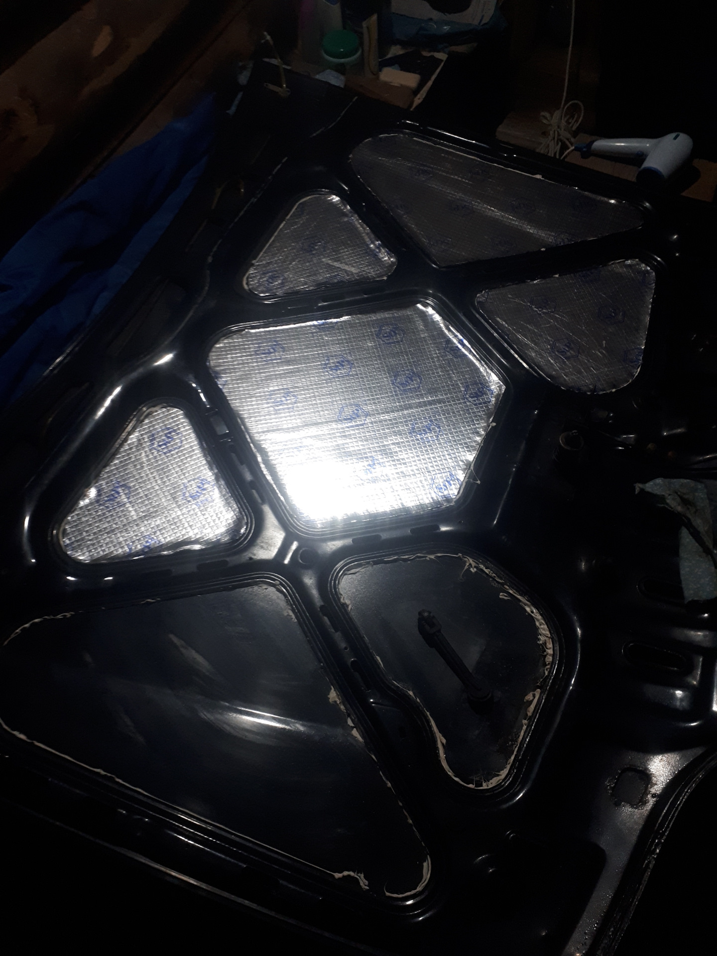 Оторвались ребра жёскости капота — Lada 2115, 1,5 л, 2005 года | своими ...