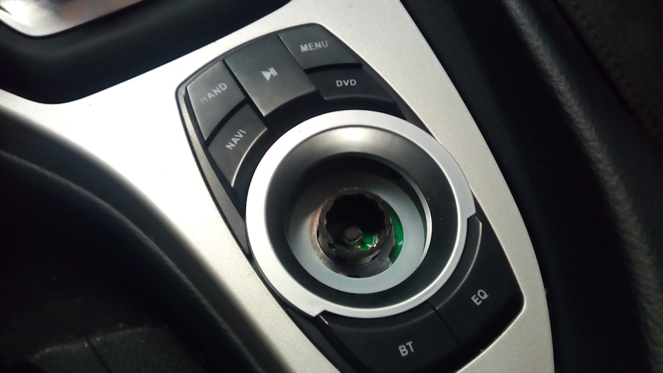 Ай драйв бмв. Ай драйв бмв. Bmw i8 за рулем. Джойстик idrive bmw. Idrive bmw.