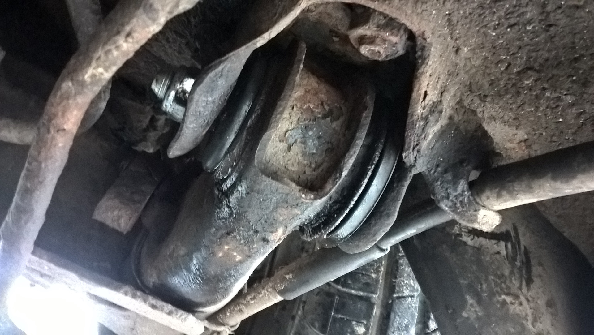 Как поменять задний балки Замена сайлентблоков задней балки. - Lada 21102, 1,5 л, 1999 года своими руками 