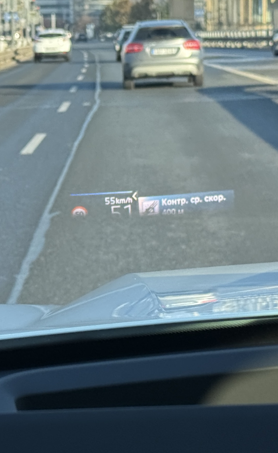 Классную фичу докупил-предупреждения о камерах. 35€ в год. Причем указывает тип камеры-просто контроль скорости, средняя скорость, на стоп линию. Вот не укладывается, как можно в официальном магазине такое продавать) — BMW iX1 (U11)