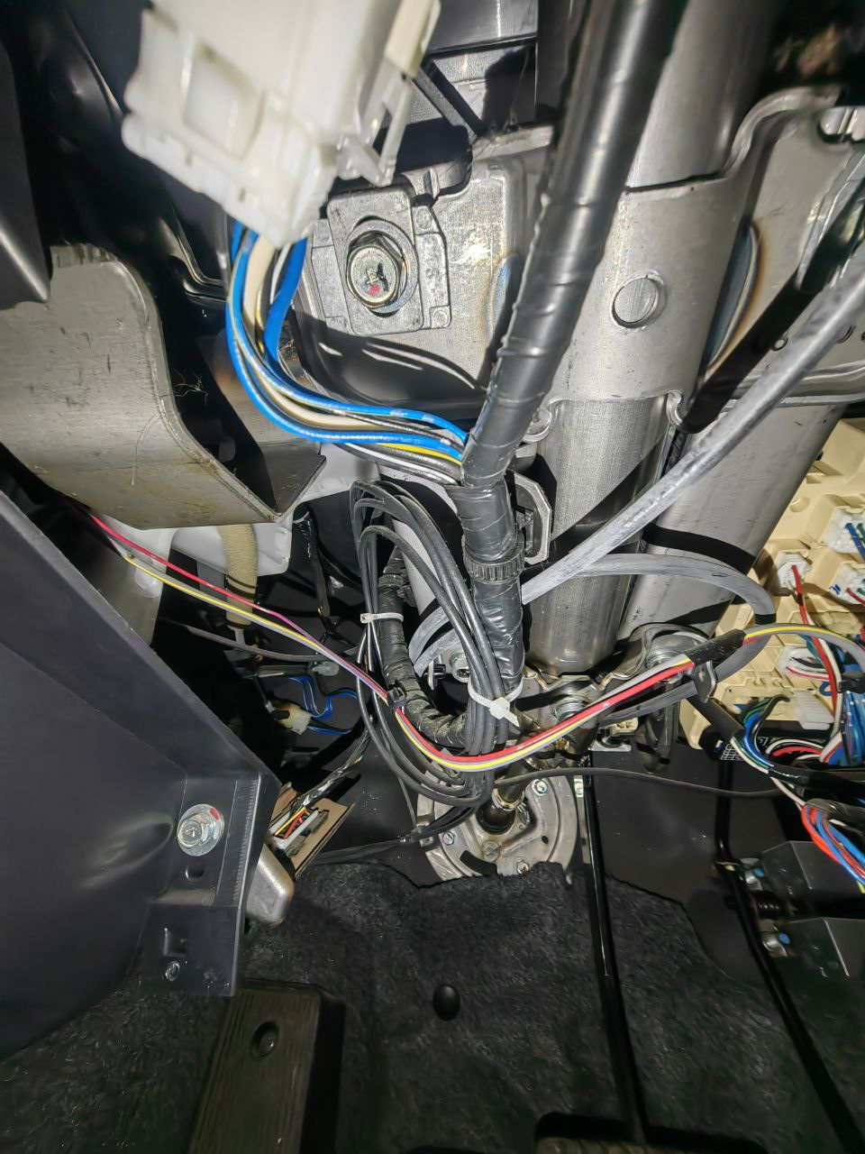 Провода к замку зажигания — Mitsubishi Pajero Mini (2G)