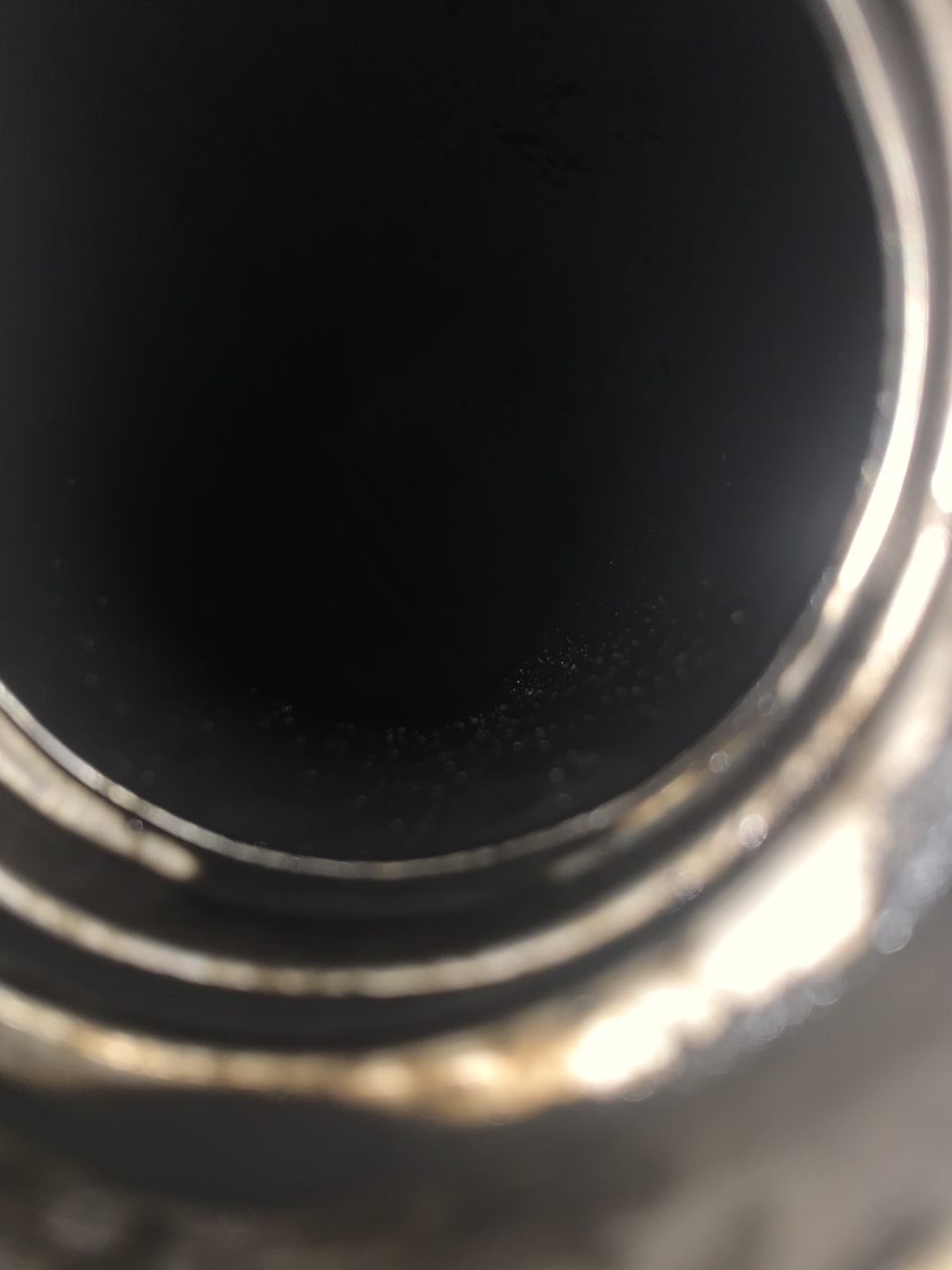 Масло в верхнем патрубке интеркуллера турбины — BMW X3 (F25), 2 л, 2013 ...