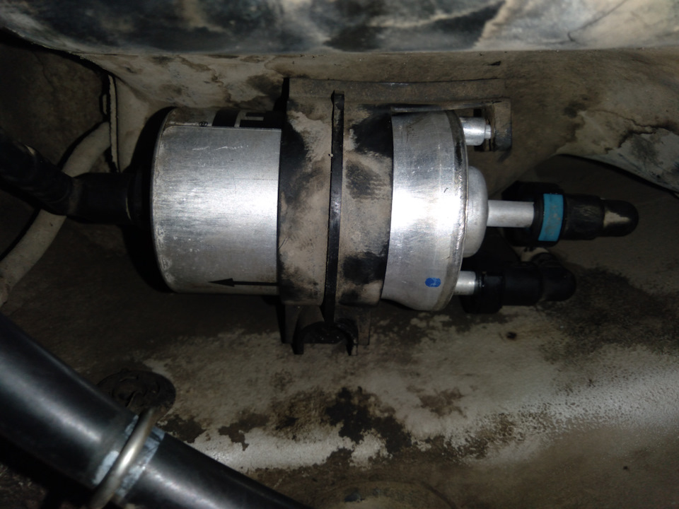 UFI 31.833.00 — Volkswagen Polo Sedan. Запчасти на фото: 3183300