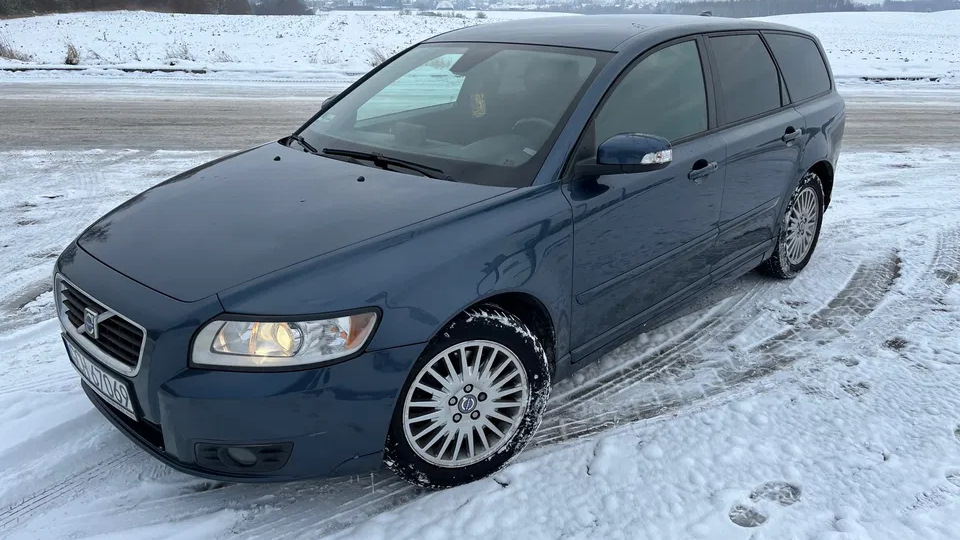 Как протянуть кабель под капот? — Volvo V50, 2 л, 2008 года | своими ...