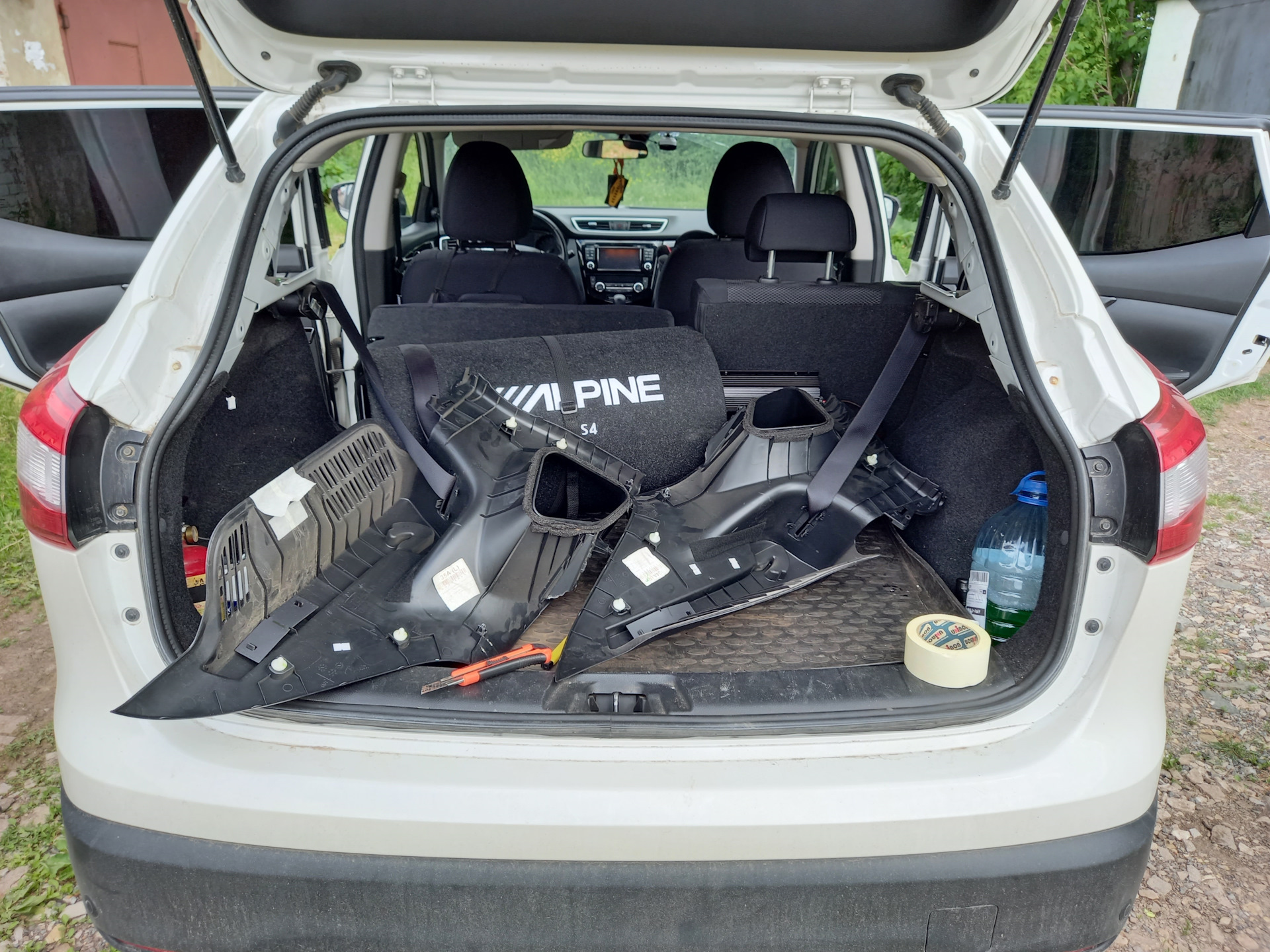 Второй плафон и розетка в багажник — Nissan Qashqai (2G), 2 л, 2016 ...