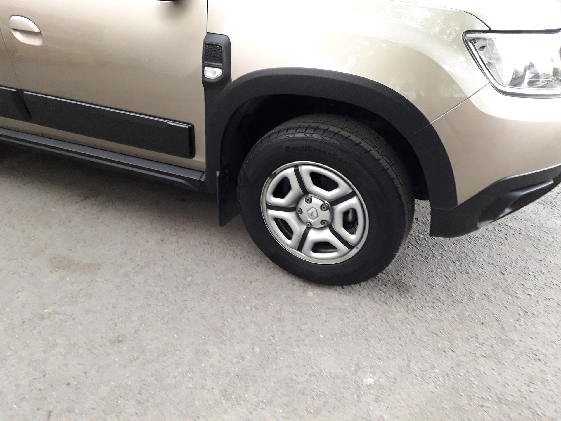 Накладки на арки рено дастер 2021. Накладки на задние фонари рено дастер 2013. Накладки рено дастер. Пластиковые накладки рено дастер. Накладки рено дастер.