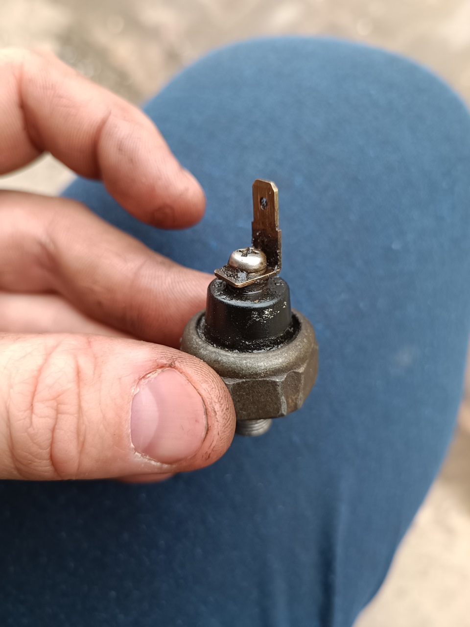 Замена датчика давления масла — Mitsubishi Grandis, 2,4 л, 2003 года ...