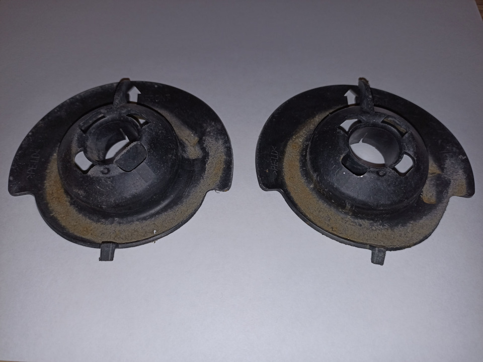 Тарелка задней пружины FORD 1 746 658 — Ford Fiesta (Mk VI). Запчасти на фото: 1746658