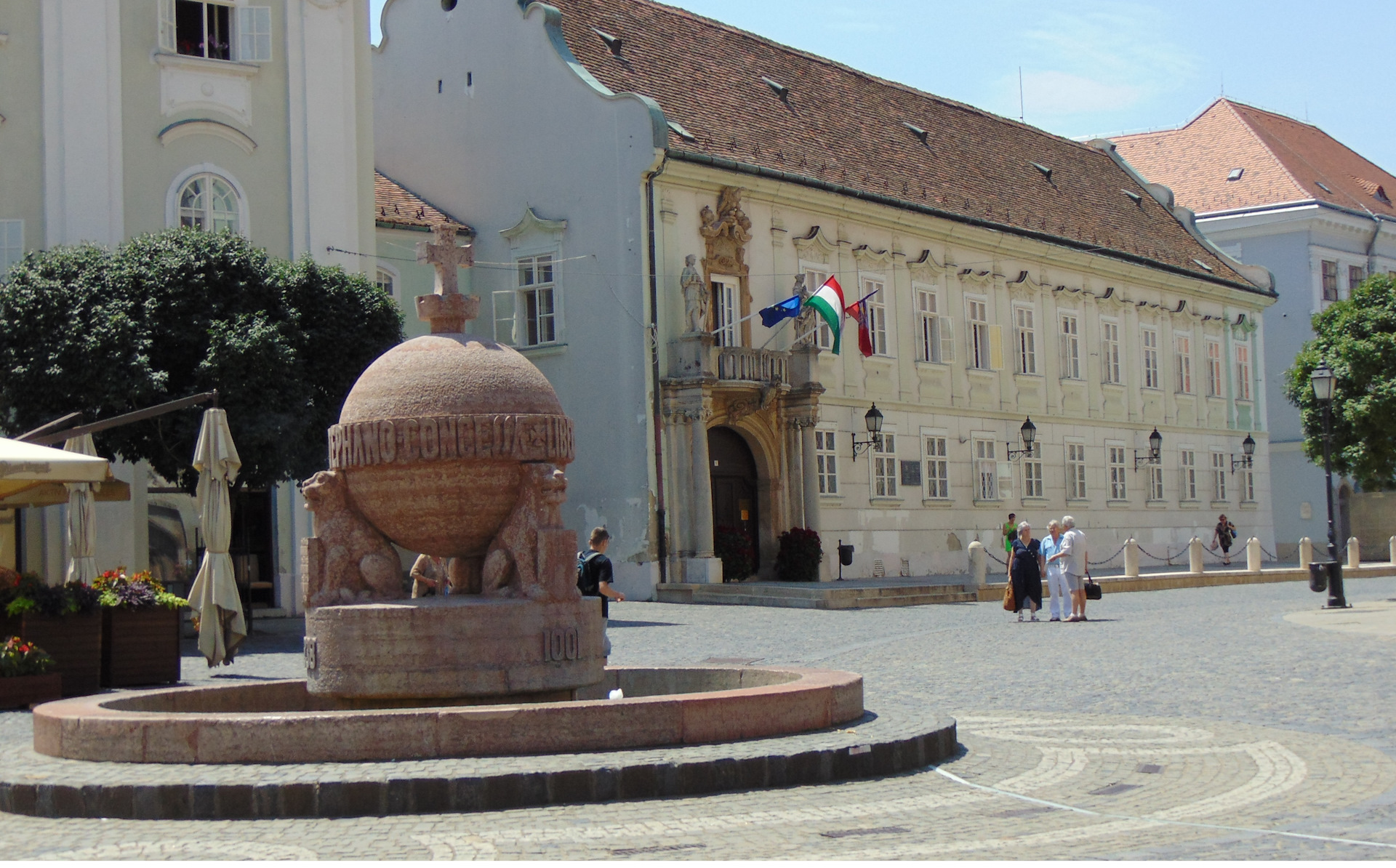 Первая столица. Венгрия город Секешфехервар. Szekesfehervar дворец епископа Венгрия. Секешфехервар Венгрия достопримечательности. Венгрия город Секешфехервар военный городок.