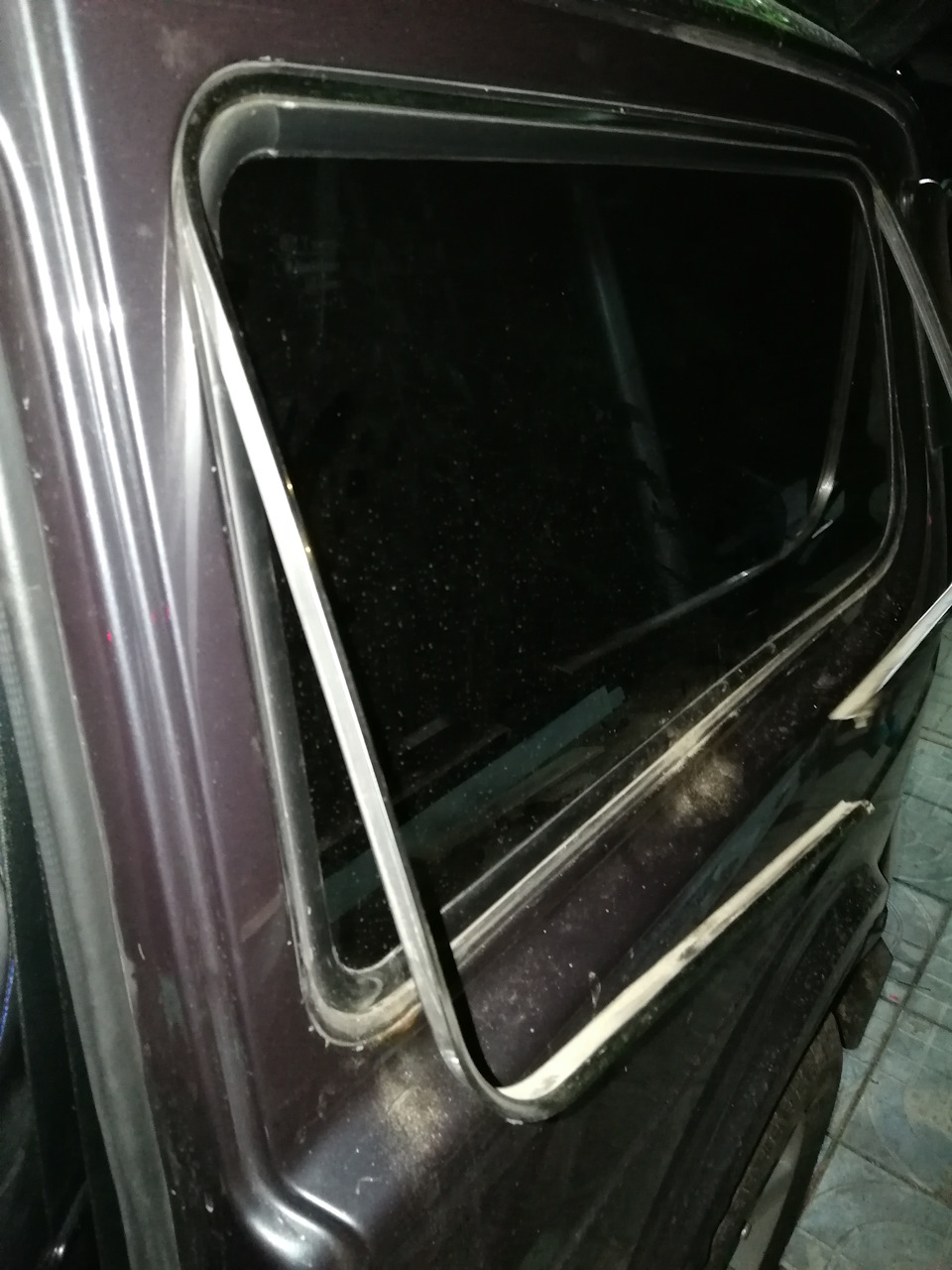 Сначало декаративную железку выковыриваем — Lada 4x4 3D