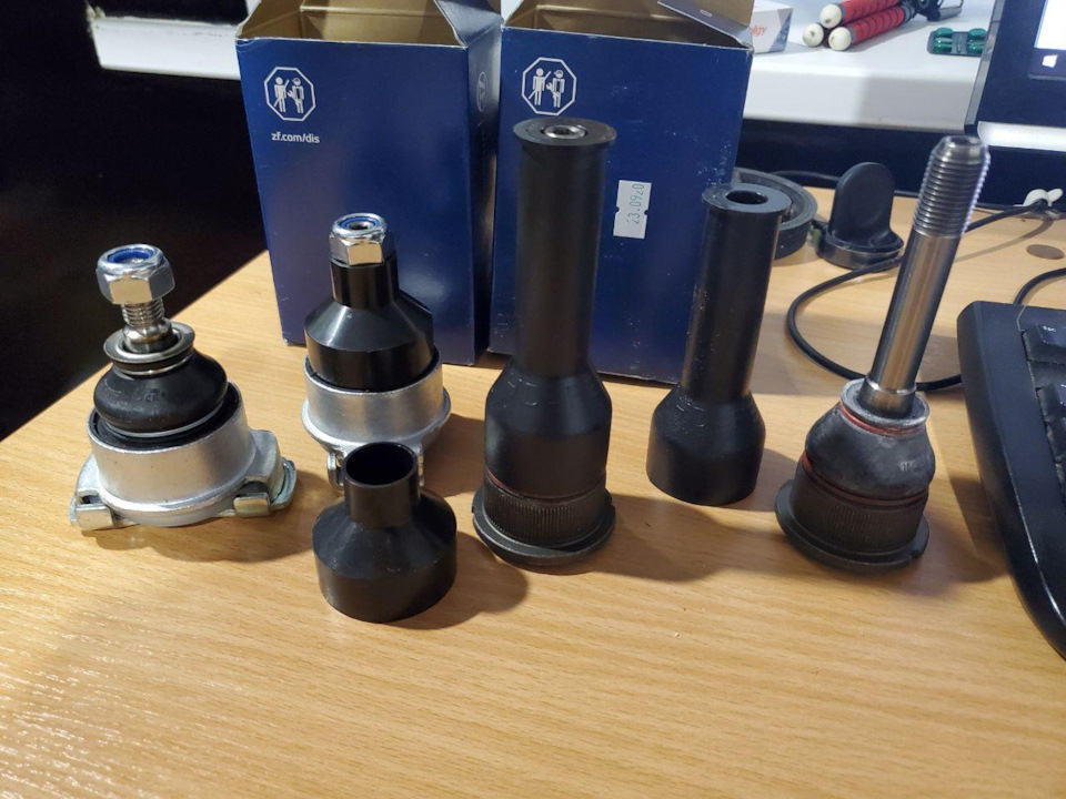 Замена шаровых опор. Замена роликов. Треснул стакан :( — BMW 3 series ...