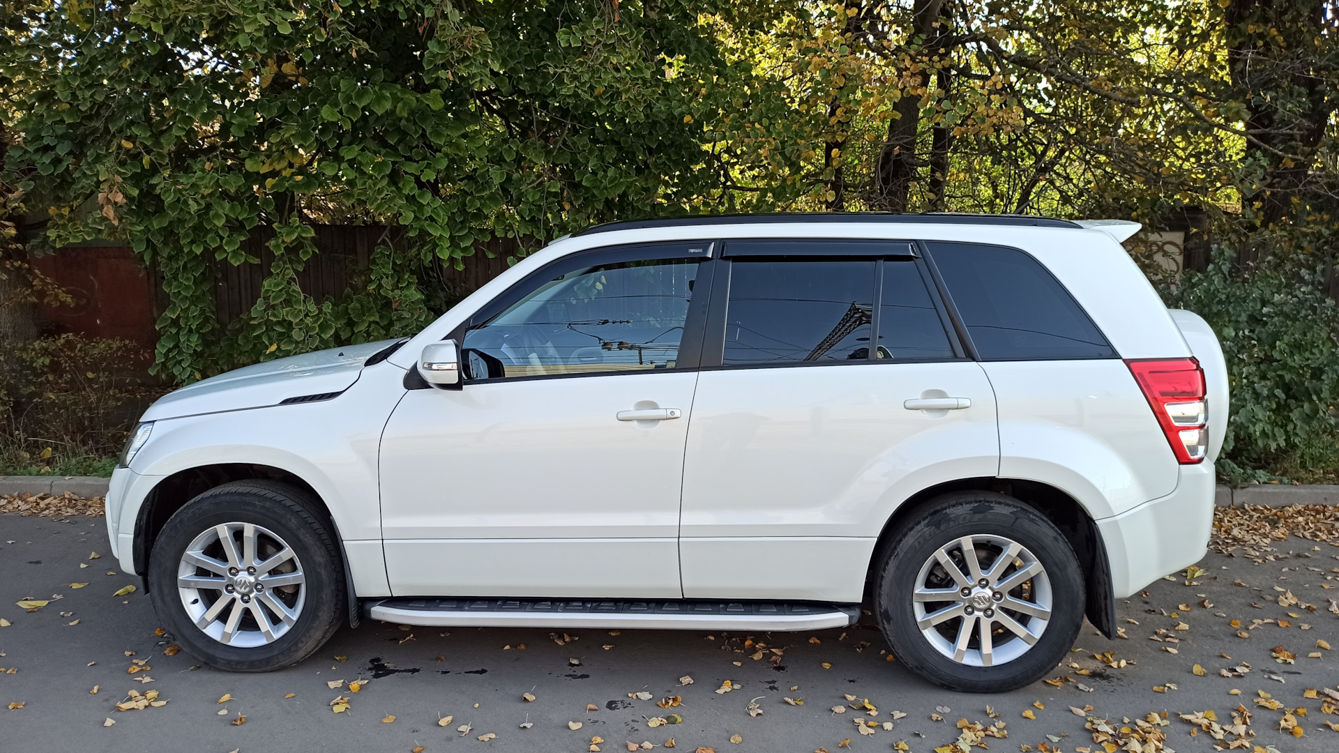 Suzuki Grand Vitara (2G) 2.0 бензиновый 2011 | Белый перламутр на DRIVE2