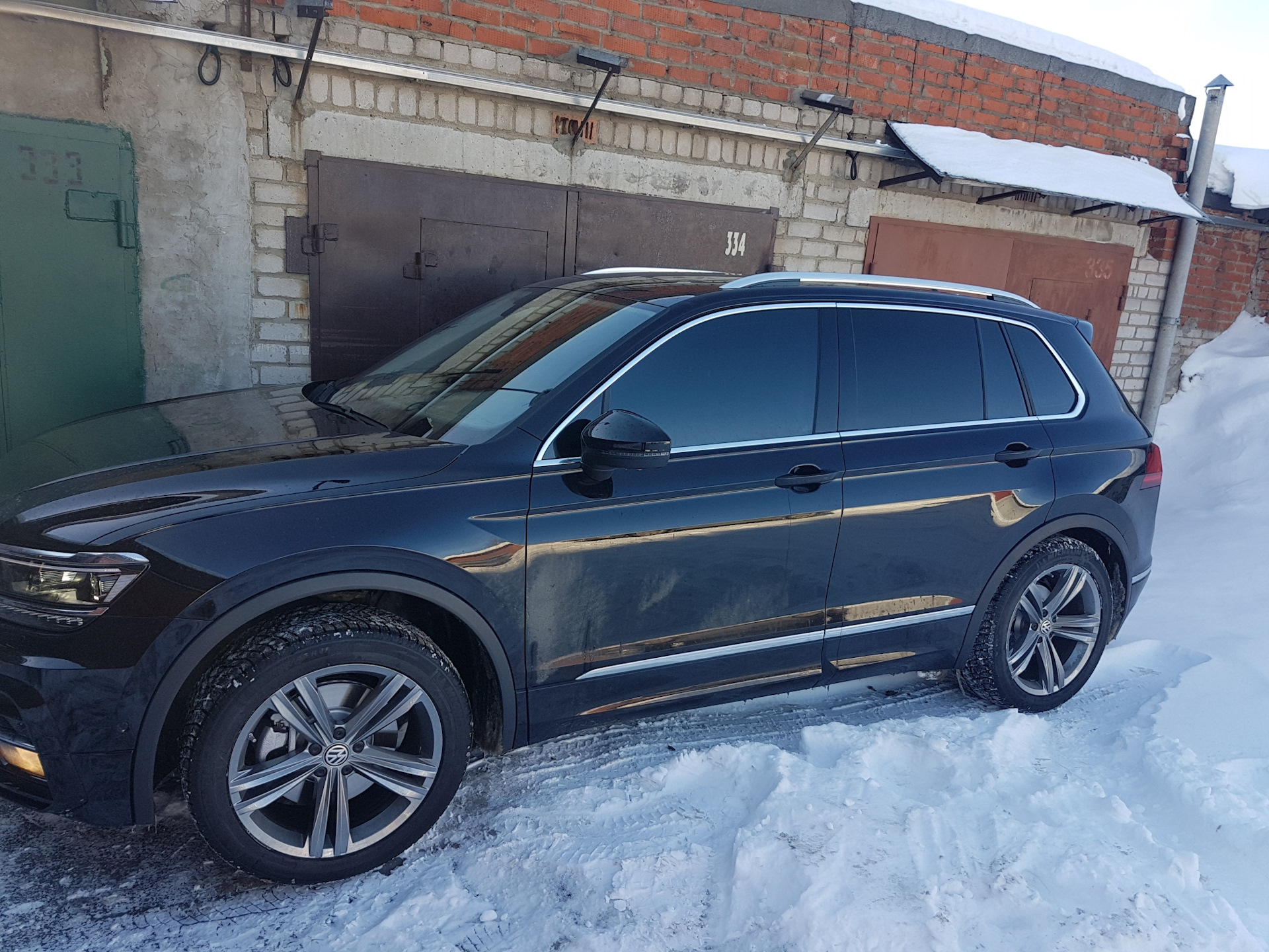 Диски на тигуан 2019. Tiguan 220 л с. Drive2 tiguan. Tiguan 2 антихром. Тигуан 2 драйв2.