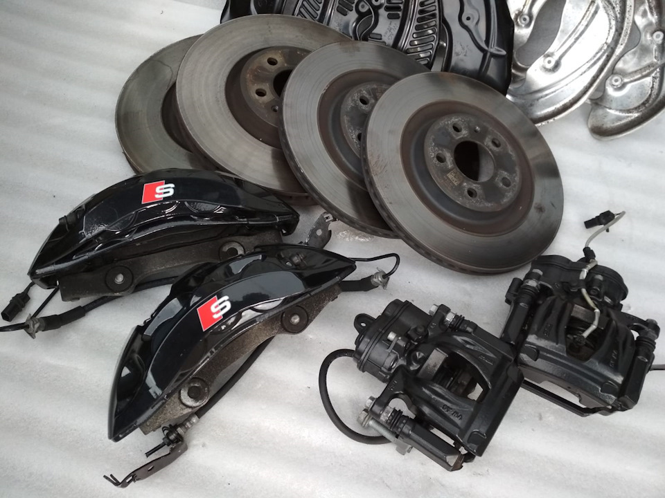 Комплект тормозов. 4pot тормоза passat b6 320мм. Тормоза 380 audi sq5. Passat b8 brembo. Суппорта порше панамера.