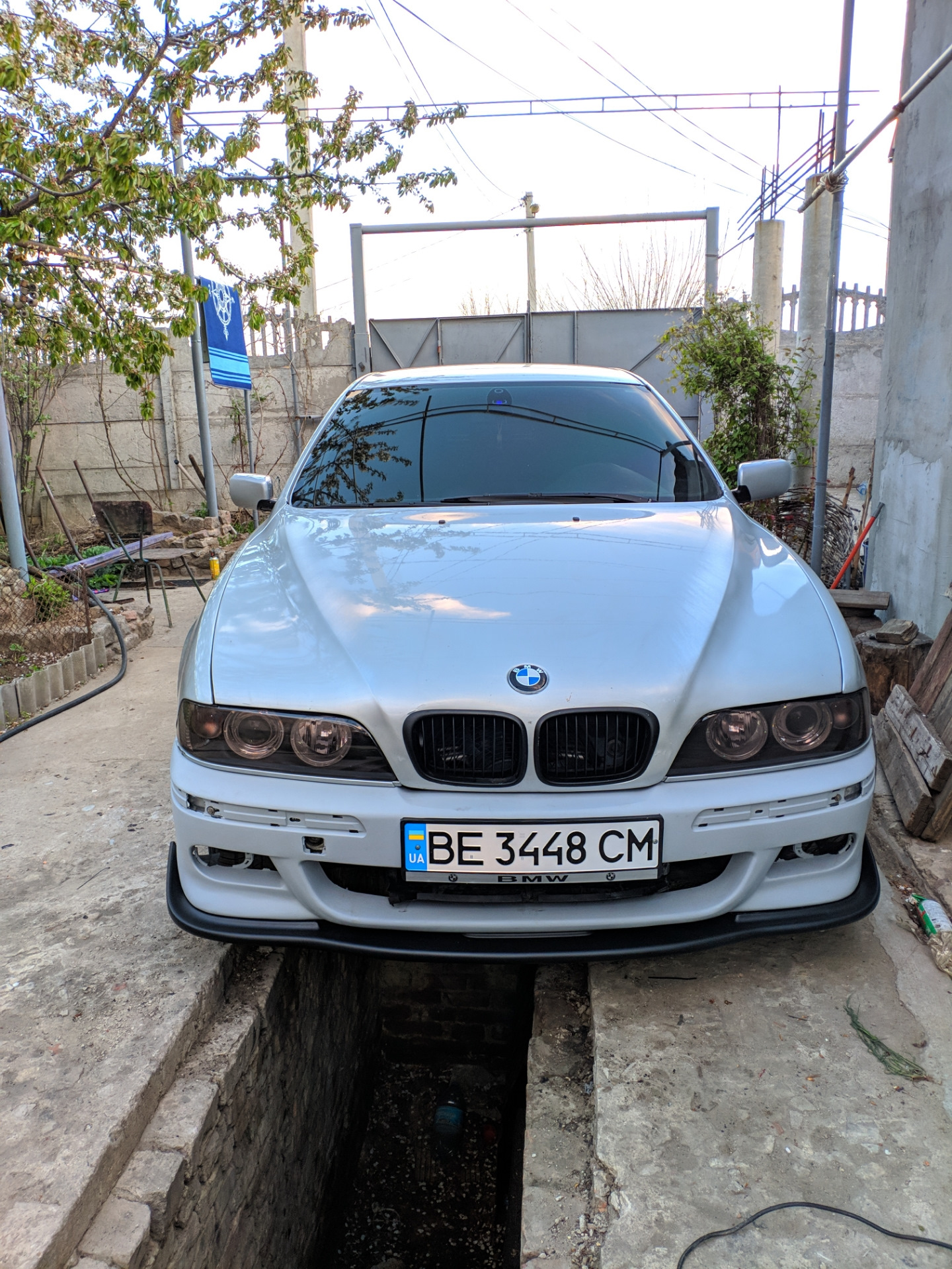 Губа е39. Губа БМВ е39. Губа БМВ е39 дорест. BMW e39 губа. Передняя губа е39.