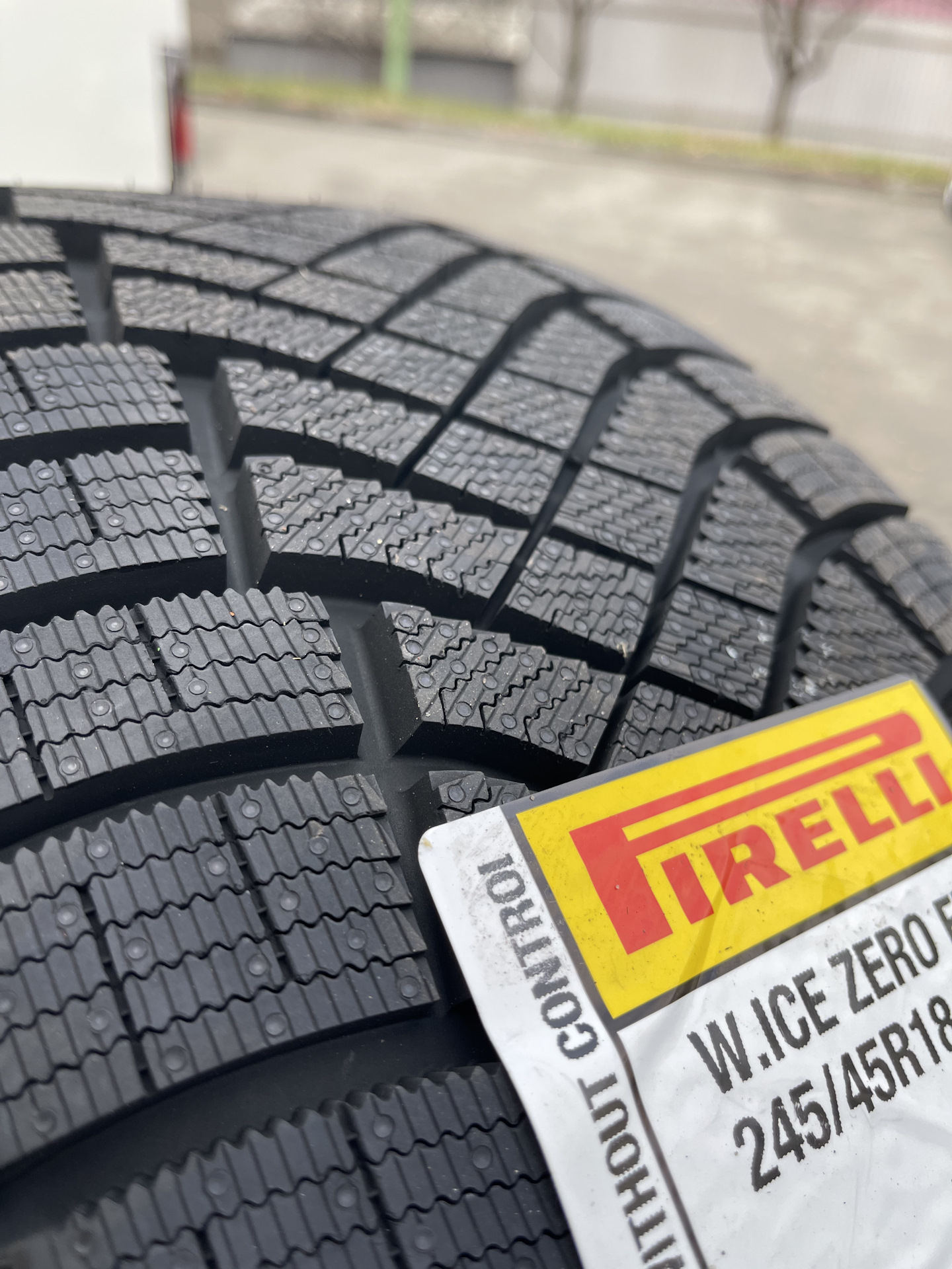 Pirelli ice zero fr 215 65 r16. Pirelli Ice Zero 245 45. Pirelli Ice Zero fr 245/40 r18. Pirelli Ice Zero fr. Gislaved Soft Frost 200 или Pirelli Ice Zero fr.