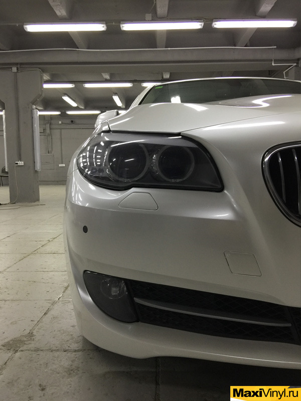 Полная оклейка BMW 5-ой серии пленкой белый перламутр — Maxi Vinyl на ...