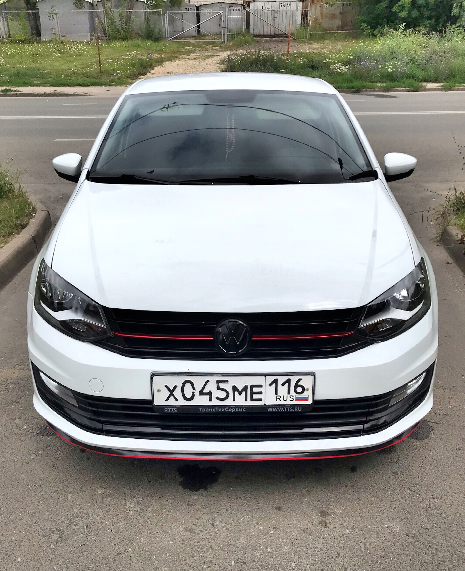 Бампер фольксваген поло седан. Нижняя губа Volkswagen Polo sedan. Сплиттер Volkswagen Polo sedan. Губа на бампер Фольксваген поло седан 2016. Губа на Фольксваген поло 2015.