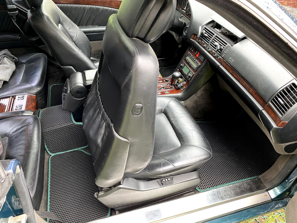 Заменил резиновые "зимние" коврики на так рекламируемую сейчас Еву ...