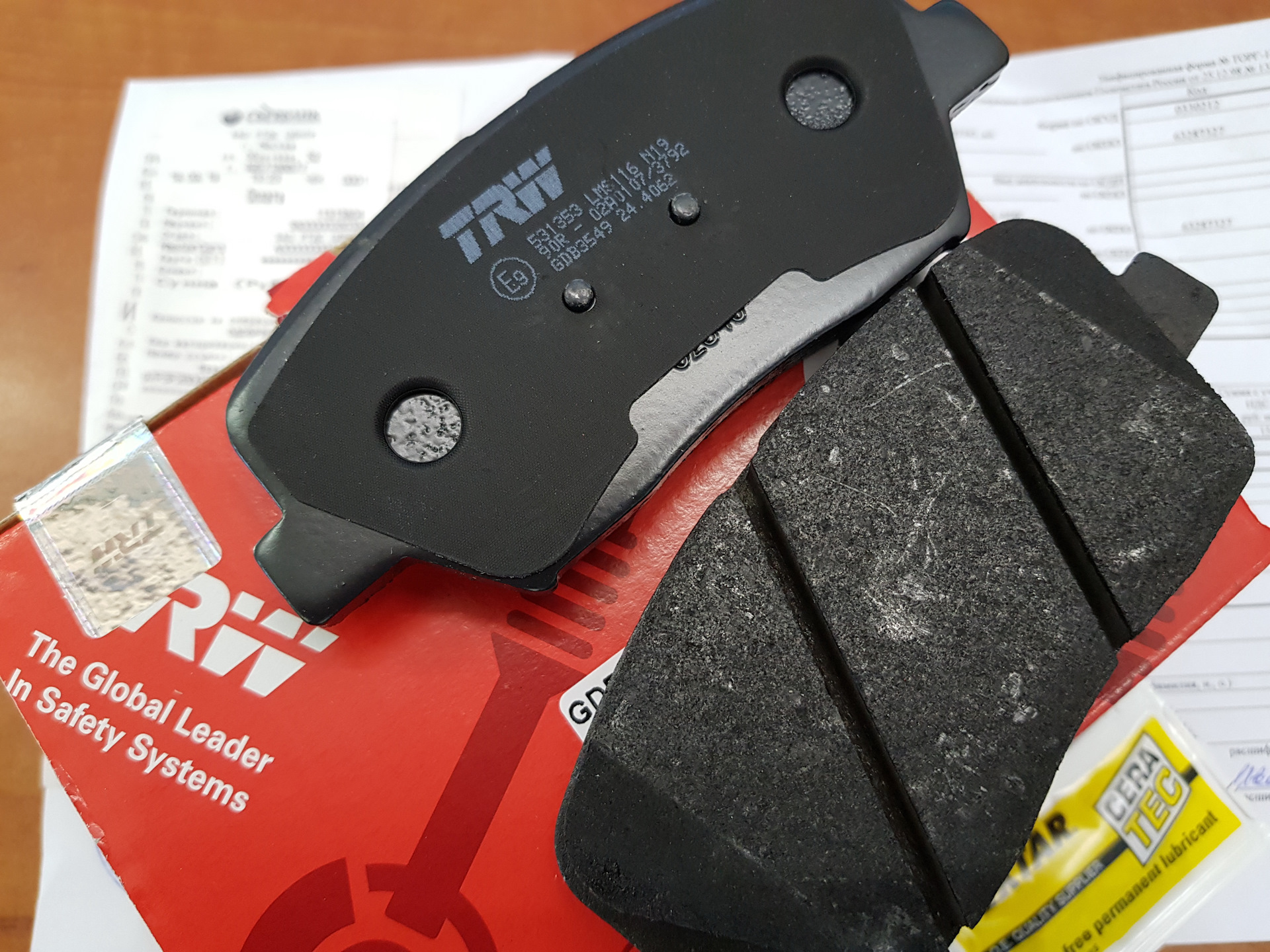 Замена передних тормозных колодок — KIA Ceed (2G), 9,9 л, 2012 года ...