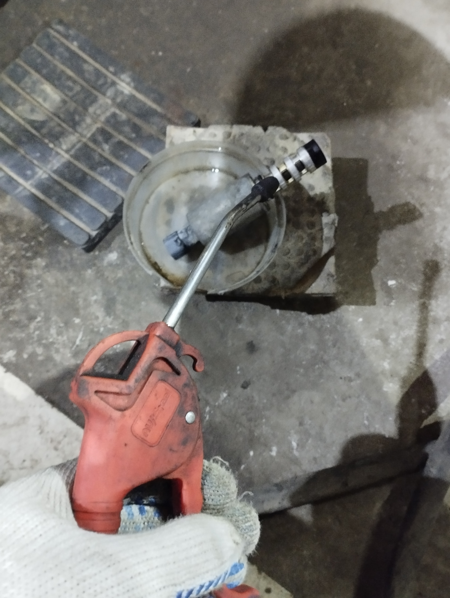 Чистка электромагнитного клапана фазорегулятора — Opel Astra H GTC, 1,8 ...