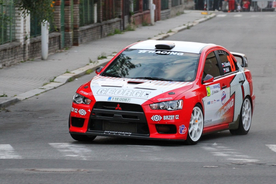 Mitsubishi Lancer Evolution ралли