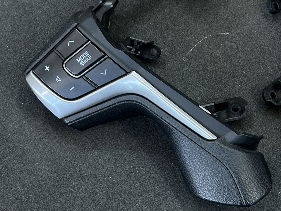 Блок управления опциями на руле Toyota Crown 210 на Toyota Crown (S210 ...