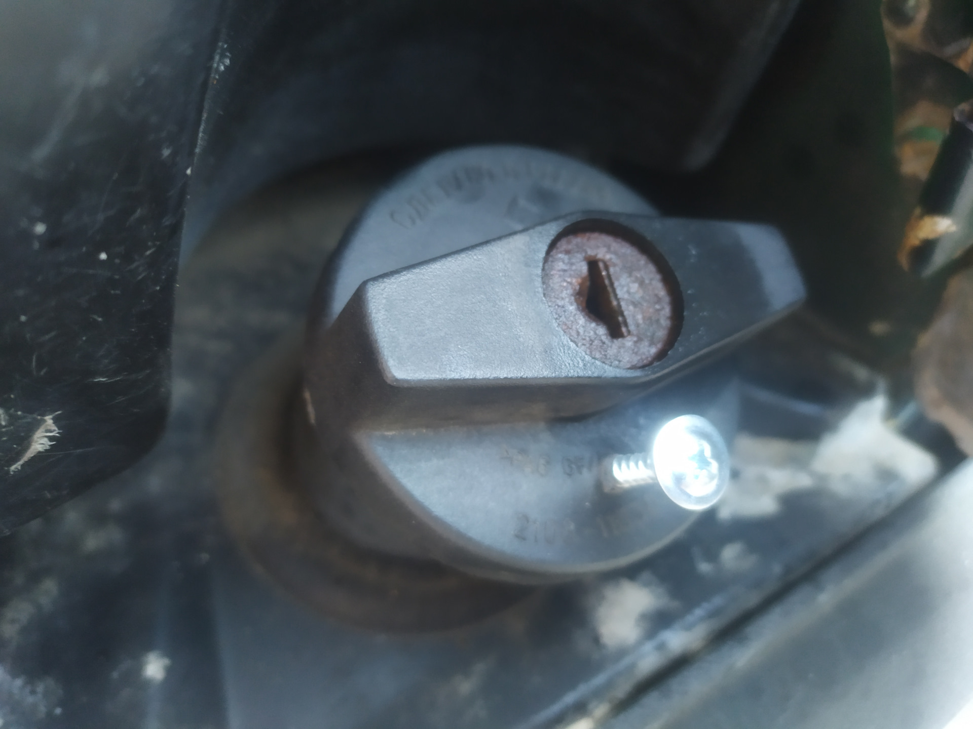 Крышка бензобака с ключом- не откроешь нипочём! — Lada 21099, 1,5 л ...