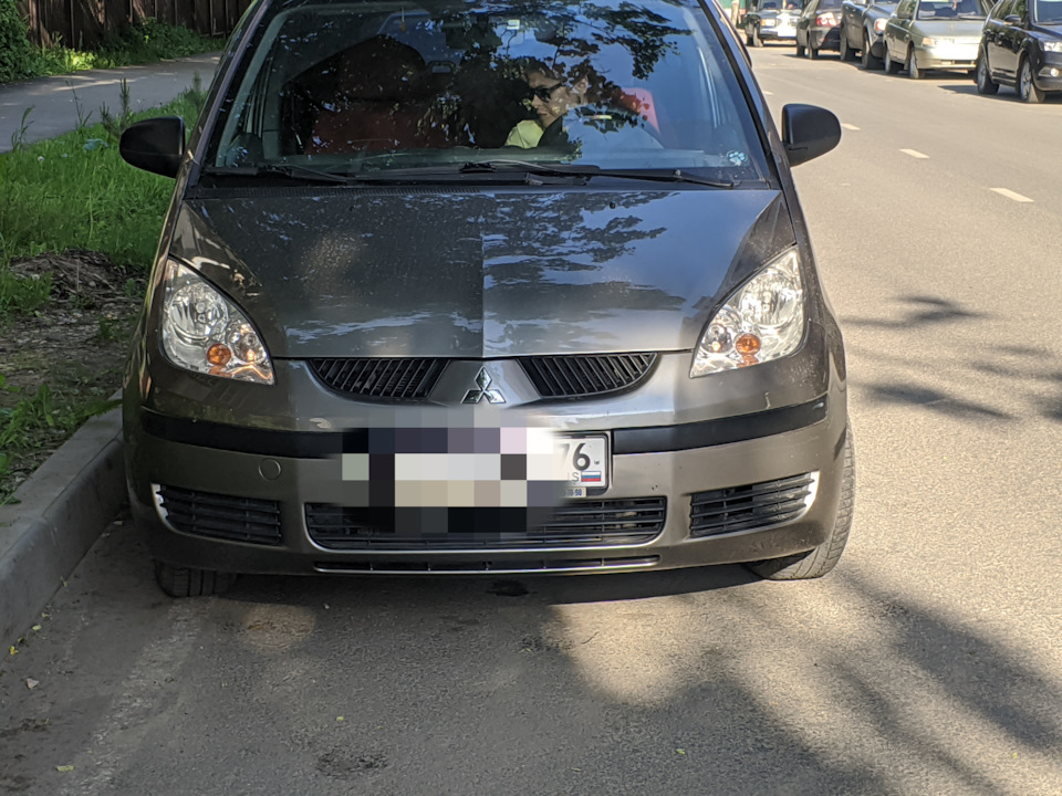 Замена лампочек габаритов. - Mitsubishi Colt VI, 1,3 л, 2008 года расходники DRI
