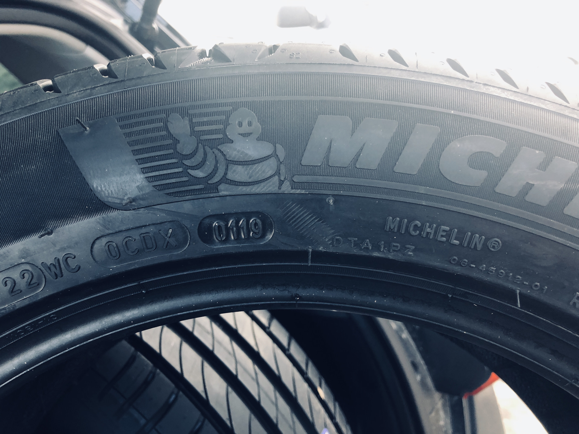 Мишлен где год выпуска. Мишлен Примаси 4 205/55 r16. Michelin Primacy 2. Резина Мишлен Прайм 3 205 55 р17. 36 Колеса Мишлен.